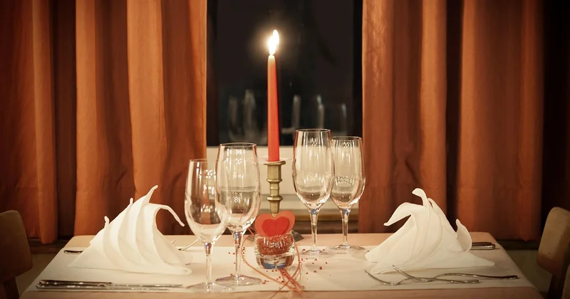 Le repas romantique en van : la table, la vaisselle, et les petits détails qui comptent