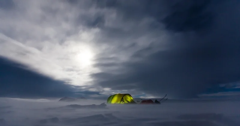 Choisir une tente pour l'hiver : ce qui compte vraiment