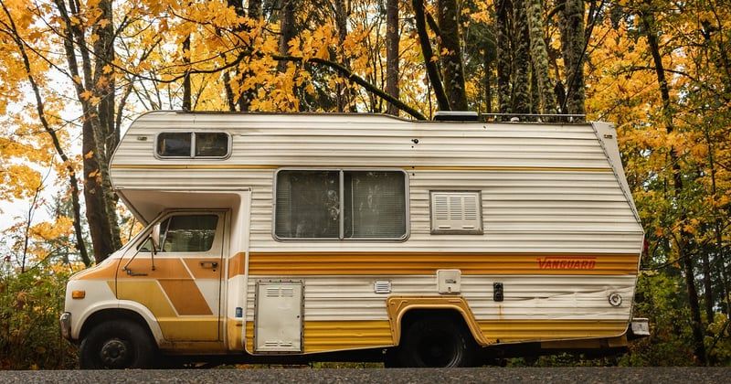 Comment aménager un van pour un couple : 7 astuces malignes