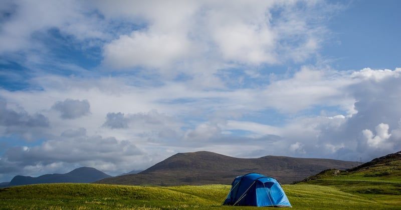 Préparer un voyage camping en solo en France : le guide complet